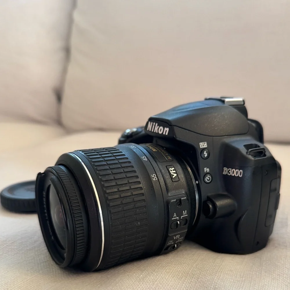 Nikon D3000 10.2MP Digital SLR Camera, 18-55mm f/3.5-5.6G AF-S DX VR Nikkor Lens